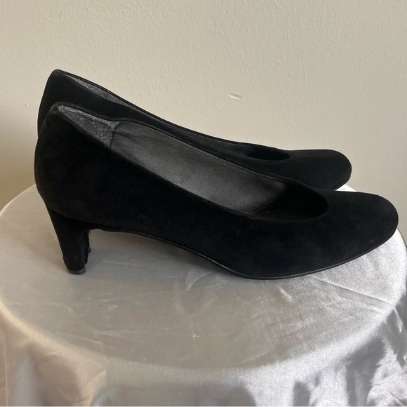Stuart Weitzman Black Suede Heels - Picture 3 of 7